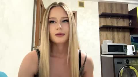Snapshot of merrileesmoldt chatting on July 2026 01:28:01 PM Stefani online show from July 2026 01:28:01 PM