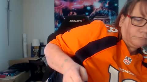 Snapshot of metalshop chatting on December 2024 10:03:02 PM Mommy Jaxx online show from December 2024 10:03:02 PM