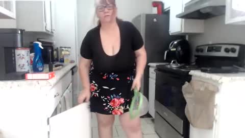 Snapshot of metalshop chatting on December 2024 05:59:02 PM Mommy Jaxx online show from December 2024 05:59:02 PM