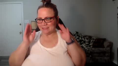 Snapshot of metalshop chatting on December 2024 04:31:02 AM Mommy Jaxx online show from December 2024 04:31:02 AM