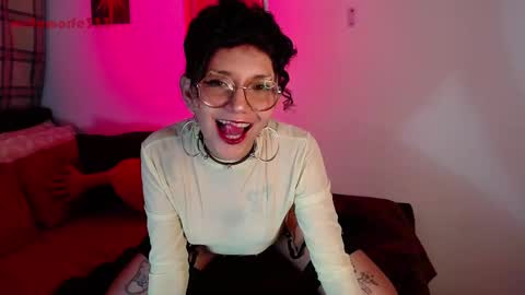 Snapshot of metamorfe333 chatting on October 2025 12:00:02 AM Mor online show from October 2025 12:00:02 AM