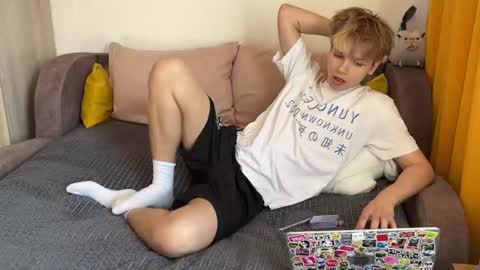 Snapshot of metratok chatting on July 2026 01:35:02 PM Arthur online show from July 2026 01:35:02 PM