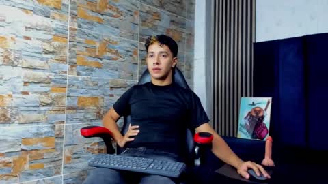 Snapshot of mexwilliams chatting on November 2025 12:45:02 PM mexwilliams online show from November 2025 12:45:02 PM