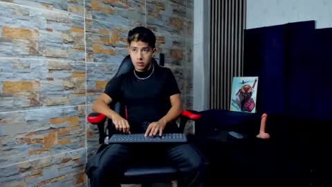 Snapshot of mexwilliams chatting on November 2025 12:33:01 PM mexwilliams online show from November 2025 12:33:01 PM