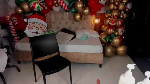 Violett online show from December 2025 08:14:02 PM