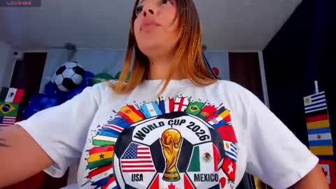 Snapshot of mia_18v chatting on June 2026 08:50:02 PM Violett online show from June 2026 08:50:02 PM