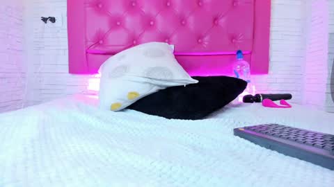 Mia Blonde online show from January 2025 10:19:01 PM