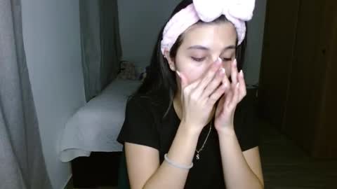 Mia online show from November 2025 04:34:02 AM