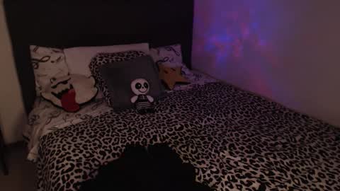 mia online show from October 2025 12:49:02 AM