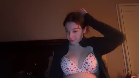 Mia online show from February 2026 04:52:01 AM