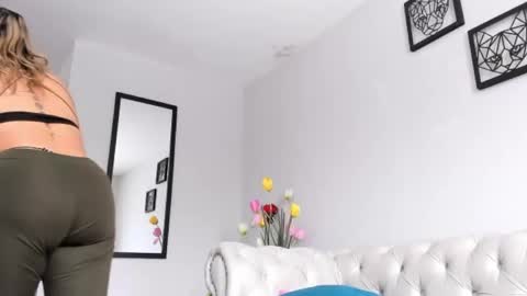 Snapshot of mia_castro81 chatting on September 2025 02:50:01 PM Mia Castro online show from September 2025 02:50:01 PM