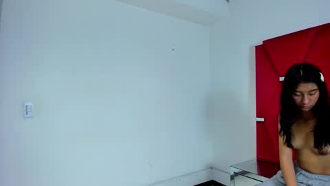 mia_clark18 online show from November 2025 08:53:02 PM