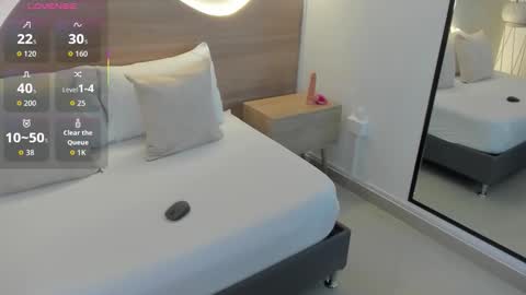 M I A  online show from November 2025 02:44:01 AM