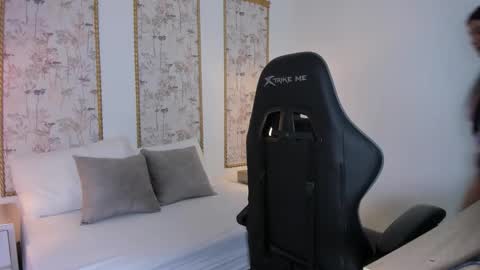 M I A  online show from December 2025 02:41:01 AM