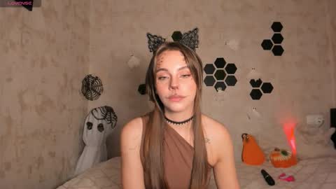 Snapshot of mia_com chatting on October 2025 02:18:01 PM Mia next stream Thursday 1400 UTC1 Friday 1400 UTC1 online show from October 2025 02:18:01 PM