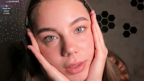 Snapshot of mia_com chatting on November 2025 02:39:02 PM Mia next stream Thursday 1400 UTC1 Friday 1400 UTC1 online show from November 2025 02:39:02 PM