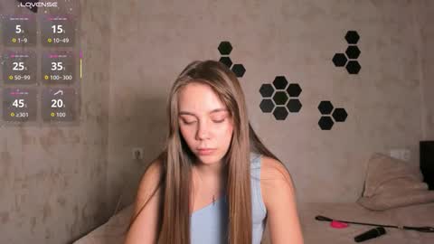 Snapshot of mia_com chatting on November 2025 01:32:02 PM Mia next stream Thursday 1400 UTC1 Friday 1400 UTC1 online show from November 2025 01:32:02 PM