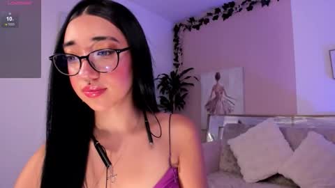 mia_corner online show from November 2025 08:44:01 PM