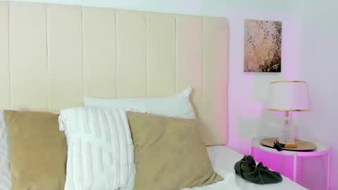 Mia online show from January 2026 04:07:02 AM