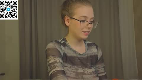 Mia online show from October 2025 11:22:02 AM