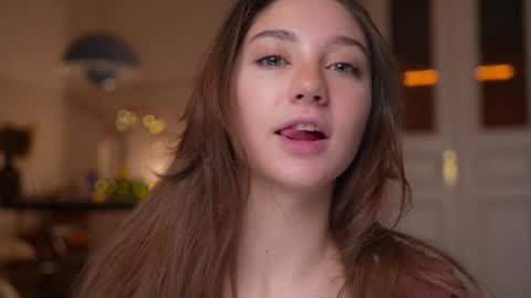 Snapshot of mia_dynasty chatting on December 2025 06:26:01 PM Mia online show from December 2025 06:26:01 PM