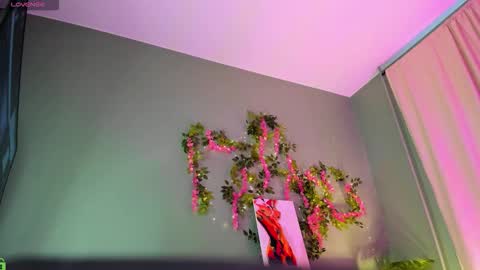 Mia online show from March 2026 03:00:02 AM