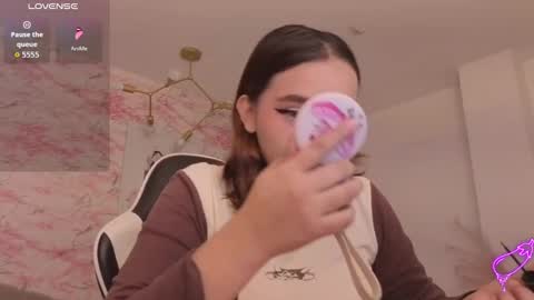 Mia online show from March 2026 01:17:02 PM