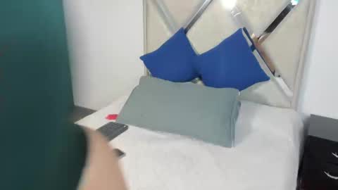 Snapshot of mia_fox3 chatting on November 2025 12:27:01 PM mia fox online show from November 2025 12:27:01 PM