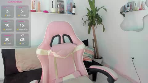 Mia online show from January 2026 02:14:01 AM