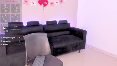 Mia online show from March 2025 03:05:02 PM