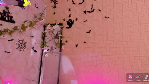 Mia online show from October 2025 03:11:02 PM