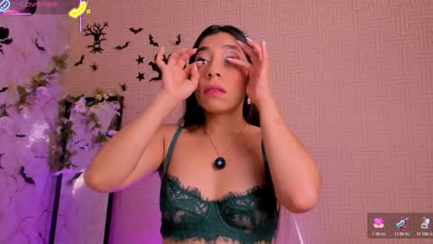 Mia online show from October 2025 10:05:02 AM