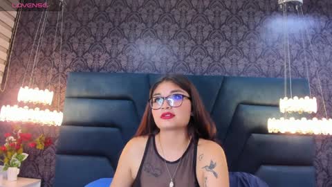 Snapshot of mia_greyyy chatting on April 2026 04:53:01 AM Mia Grey online show from April 2026 04:53:01 AM