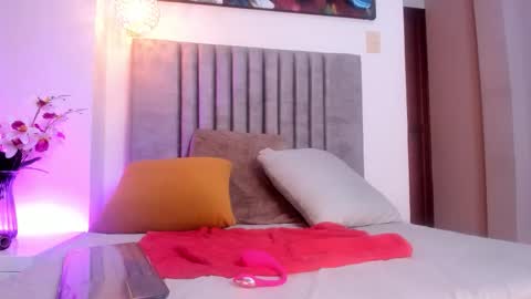 Mia online show from March 2026 06:36:01 PM