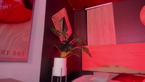 Snapshot of mia_jagger chatting on November 2025 11:43:02 AM Val online show from November 2025 11:43:02 AM