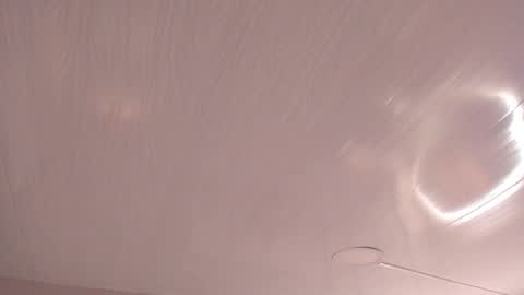 Mia online show from January 2026 02:05:01 AM