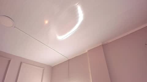 Mia online show from April 2026 03:06:01 AM