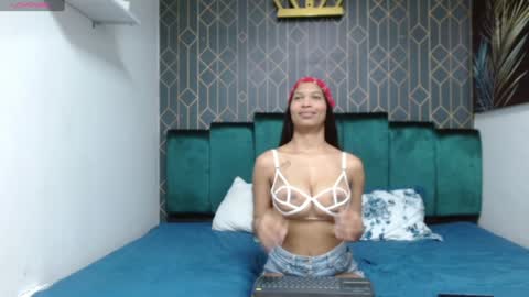 Snapshot of mia_kleim chatting on December 2024 01:15:02 AM MIA KLEIM online show from December 2024 01:15:02 AM