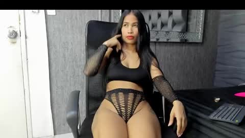 Snapshot of mia_kleim chatting on January 2025 02:35:02 AM MIA KLEIM online show from January 2025 02:35:02 AM