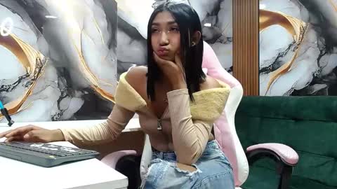 Snapshot of mia_konor06 chatting on May 2026 10:53:01 AM Mia. online show from May 2026 10:53:01 AM
