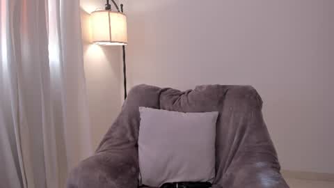 MIA LOVE   online show from June 2026 09:39:01 PM