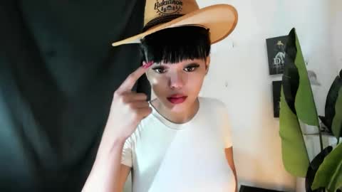 Snapshot of mia_lover9 chatting on June 2026 01:34:01 PM M I A online show from June 2026 01:34:01 PM