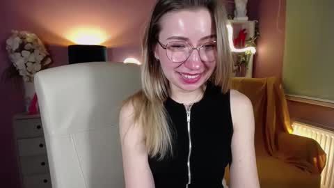 Mia online show from February 2025 08:45:02 PM