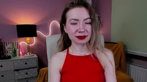 Mia online show from November 2025 07:41:02 AM