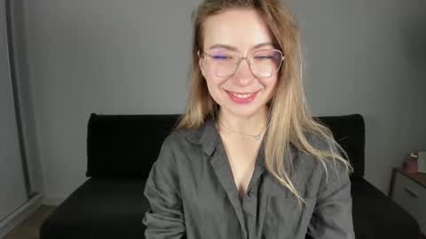 Snapshot of mia_luxx92 chatting on December 2025 02:35:01 PM Mia online show from December 2025 02:35:01 PM