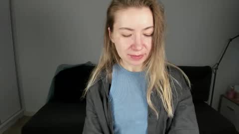 Snapshot of mia_luxx92 chatting on December 2025 07:28:02 AM Mia online show from December 2025 07:28:02 AM