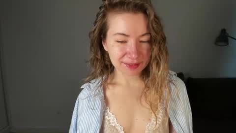 Snapshot of mia_luxx92 chatting on January 2026 07:36:02 AM Mia online show from January 2026 07:36:02 AM