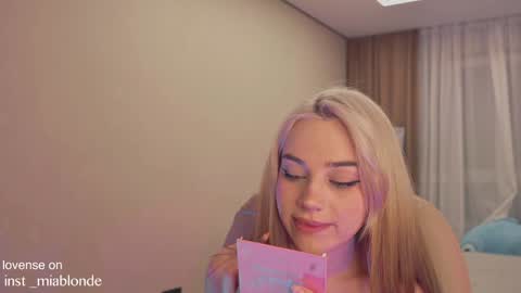 mia_milagros online show from December 2024 04:27:02 AM