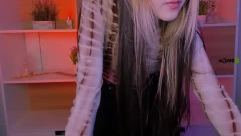 mia_moah online show from October 2025 09:04:01 PM