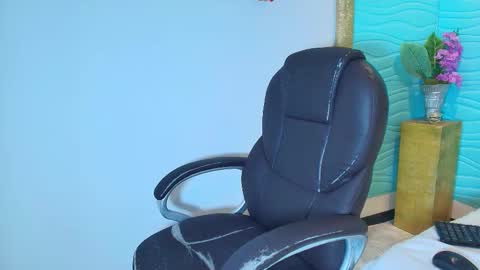 mia montess online show from January 2026 06:23:01 PM